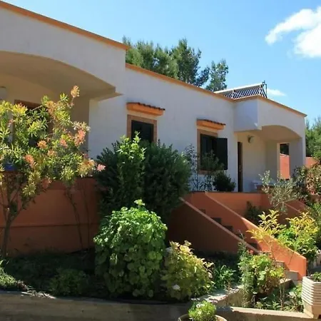شقة In Mit Privatem Garten By Interhome فيستَ