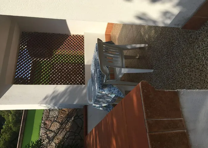 In Mit Privatem Garten By Interhome شقة