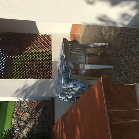 In Mit Privatem Garten By Interhome Appartement